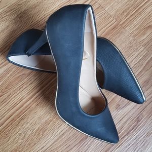 Ellen. Tracy Ginaa Pumps